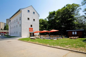 Отель Hotel Zámecká Sýpka  Бланско